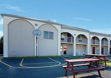 Rodeway Inn إفينغم المظهر الخارجي الصورة