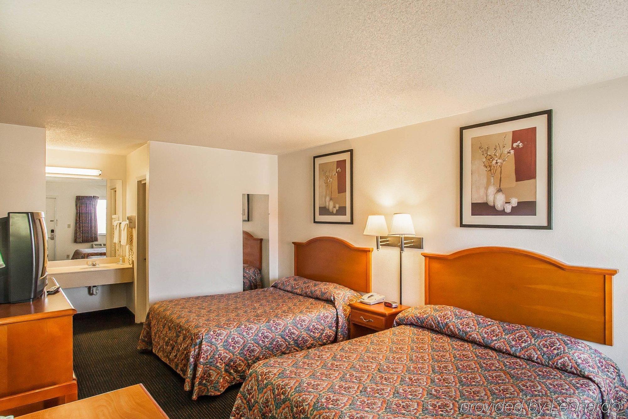 Rodeway Inn إفينغم المظهر الخارجي الصورة