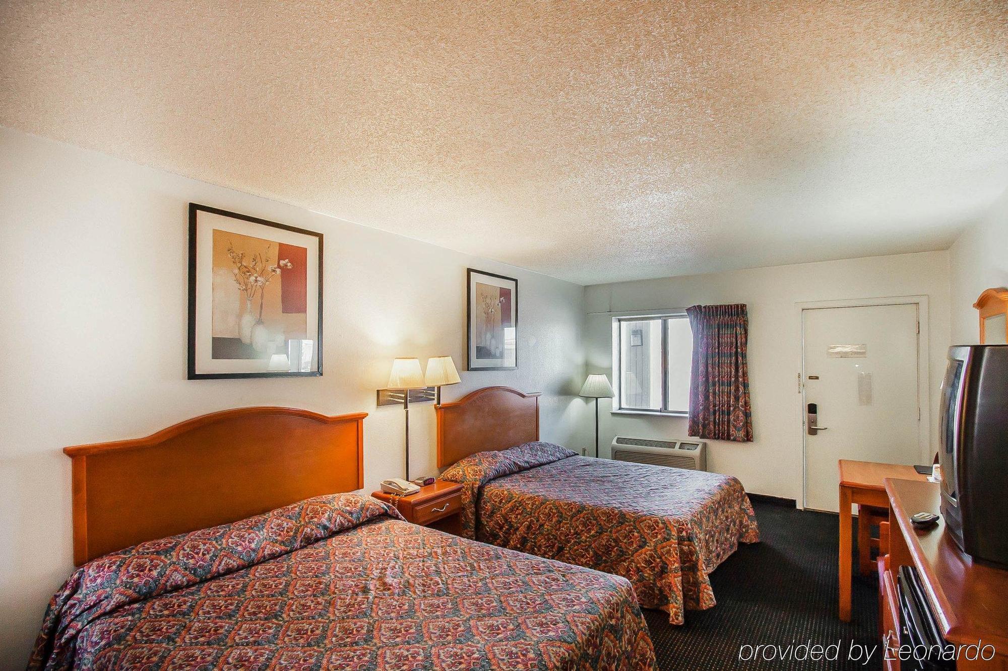 Rodeway Inn إفينغم المظهر الخارجي الصورة