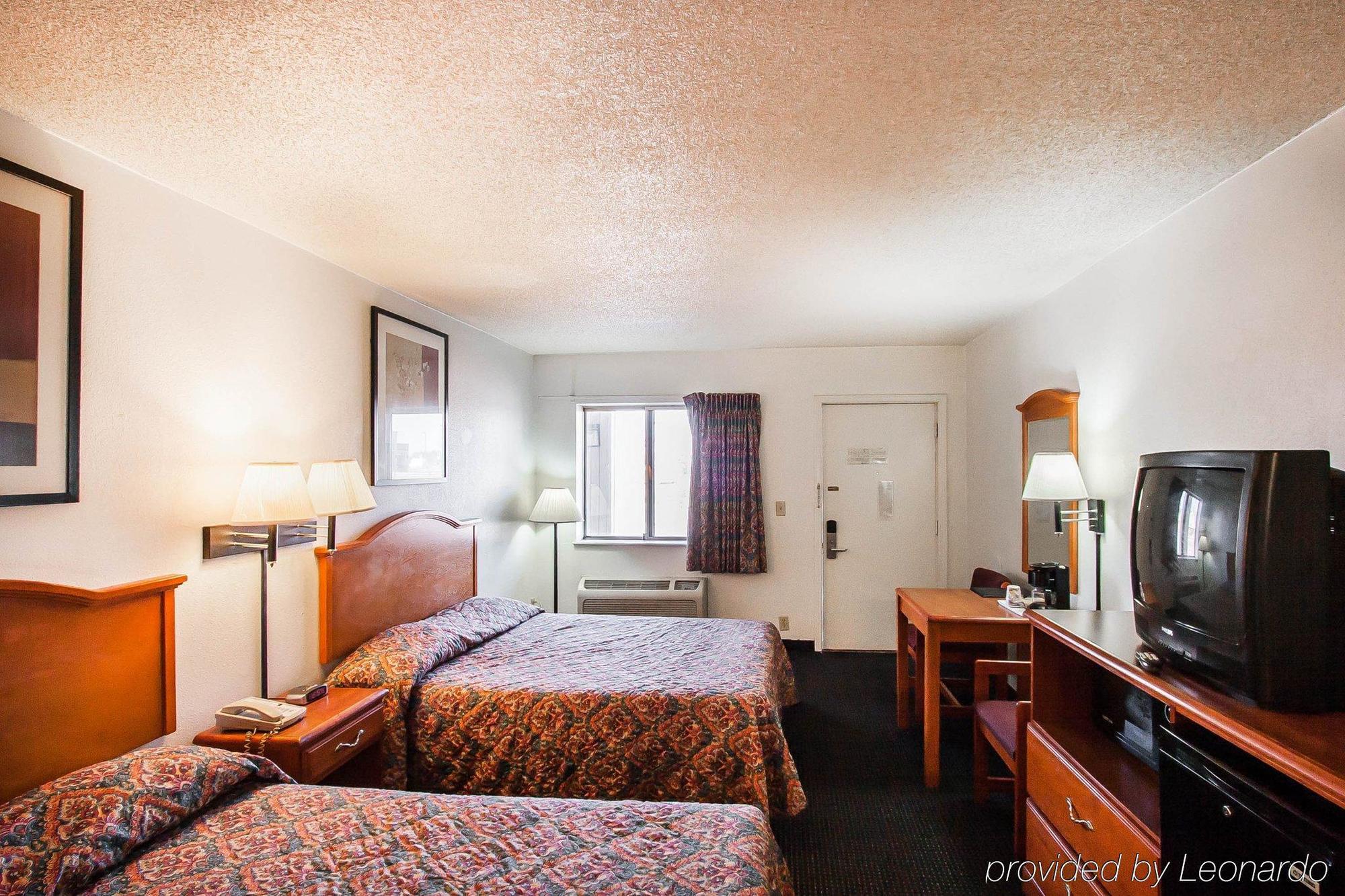 Rodeway Inn إفينغم المظهر الخارجي الصورة