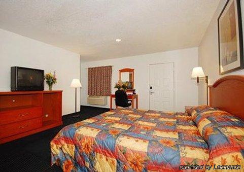 Rodeway Inn إفينغم الغرفة الصورة