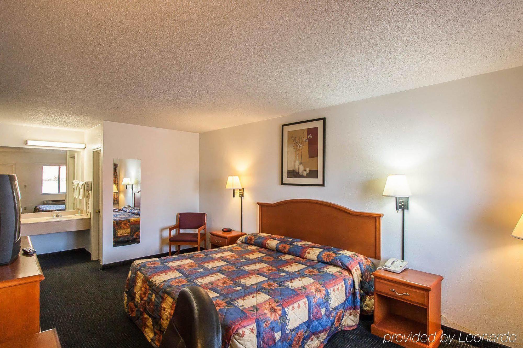 Rodeway Inn إفينغم المظهر الخارجي الصورة