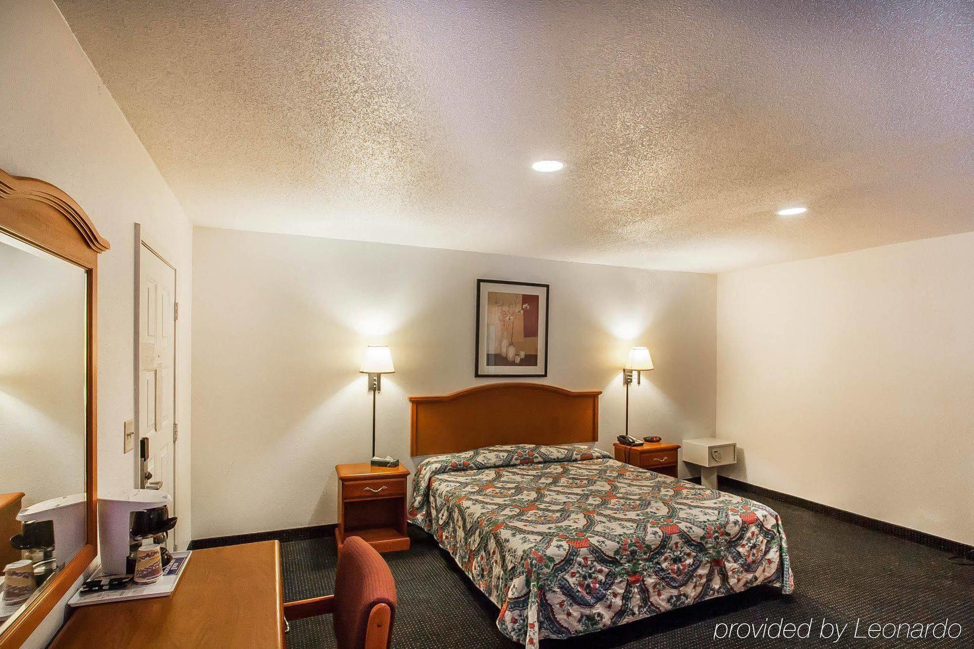 Rodeway Inn إفينغم المظهر الخارجي الصورة